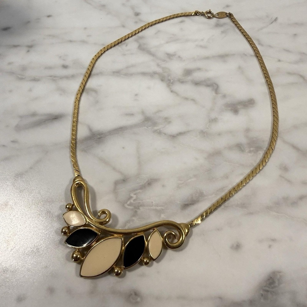 Trifari TM Black & Cream Enamel Gold Tone Chain Bib Collar Necklace 17" 90's